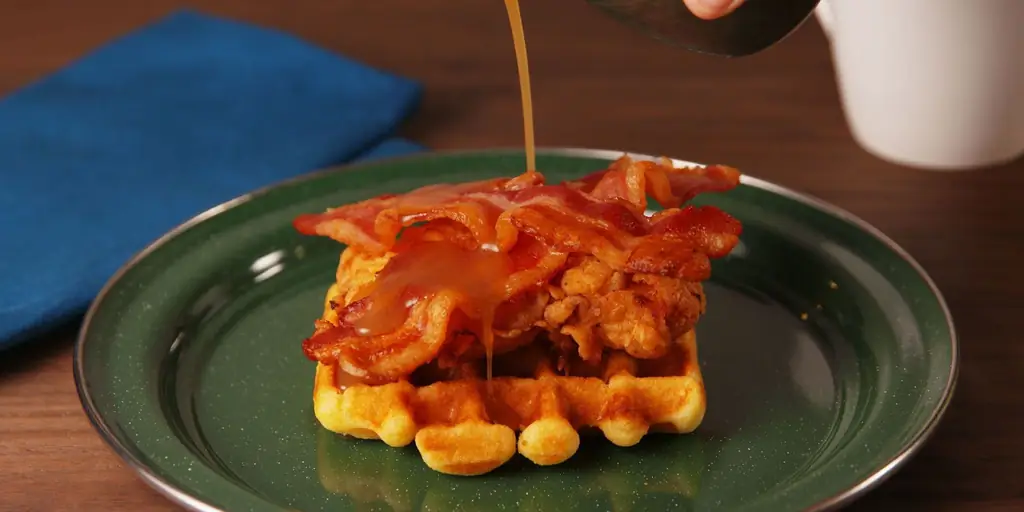 Best Maple Bourbon Chicken & Рецепт вафельного сэндвича