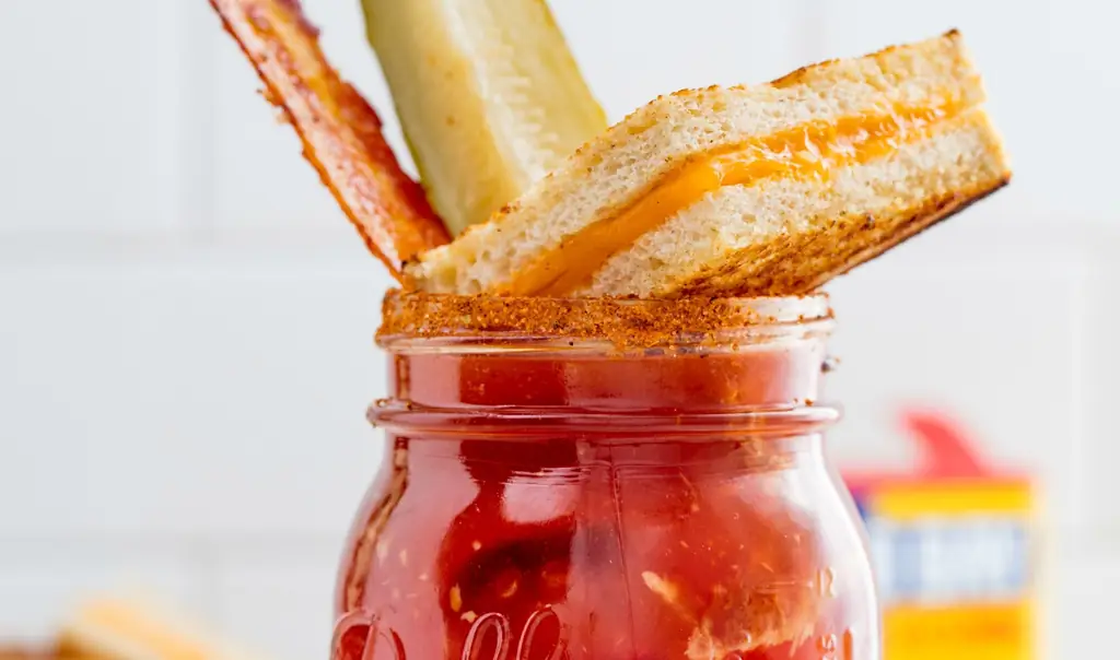 Лучший рецепт Bloody Marys с сыром на гриле - Как приготовить Bloody Marys с сыром на гриле