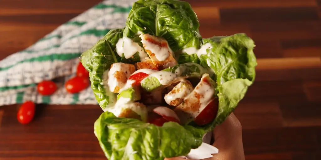 Лучший рецепт роллов Цезарь с курицей - Как приготовить роллы Цезарь с курицей