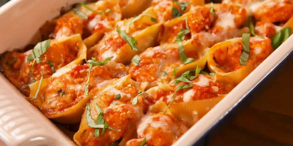 Лучший рецепт фаршированных ракушек с куриным пармезаном - Как приготовить фаршированные ракушки с куриным пармезаном