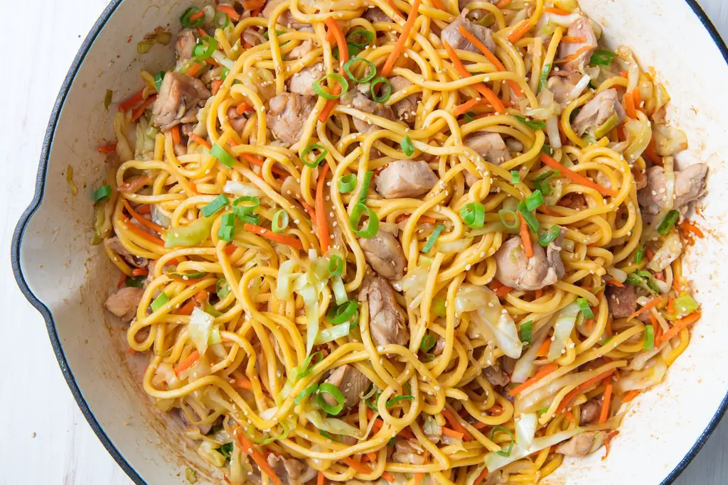 Лучший рецепт чау-мейн с курицей - Как приготовить чау-мейн с курицей