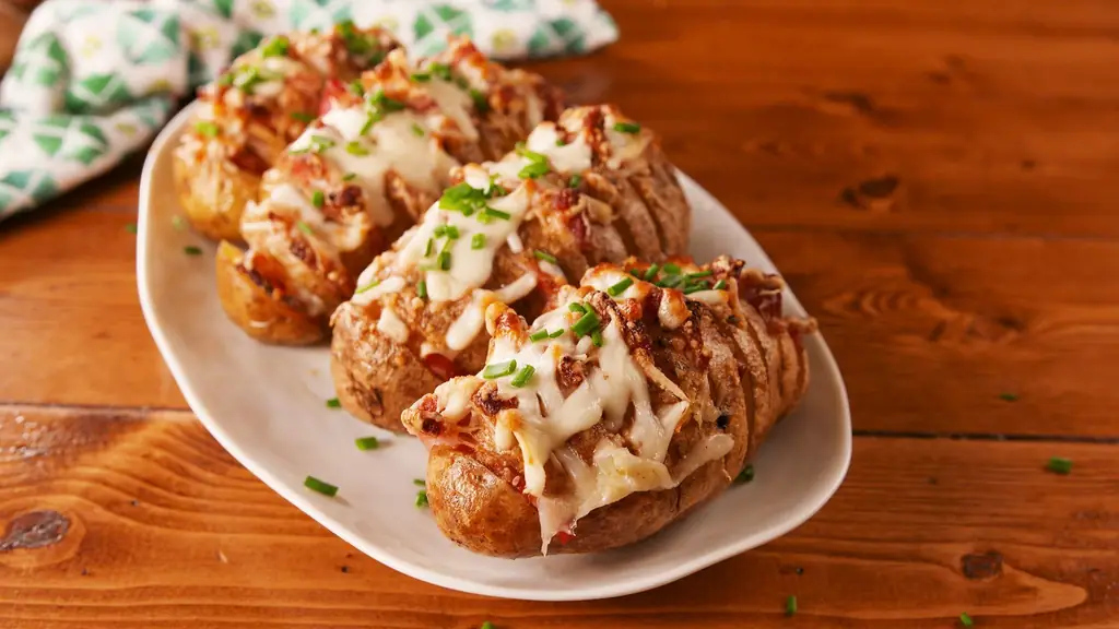 Лучший рецепт картофеля с беконом Hasselback - Как приготовить картофель с беконом Hasselback