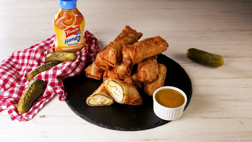 Лучшая сырная ветчина & Рецепт рулетиков с маринованными яйцами - Как приготовить сырную ветчину & Яичные рулетики с маринованными огурцами