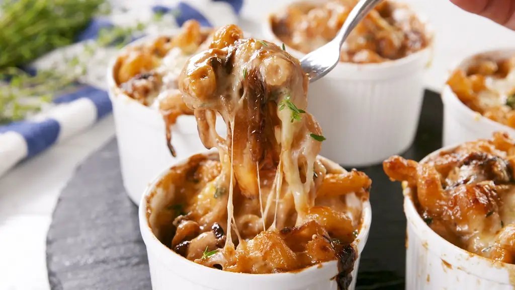 Французские луковые макароны & Рецепт сыра - Как приготовить французские луковые макароны & Сыр