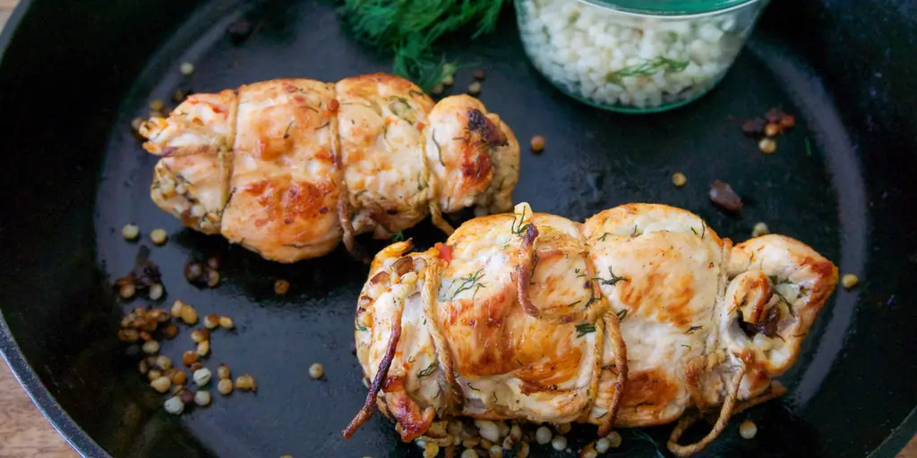 Лучший рецепт курицы, натертой хариссой, с начинкой из израильского кускуса с травами - Как приготовить курицу, натертую хариссой, с начинкой из израильского кускуса с травами