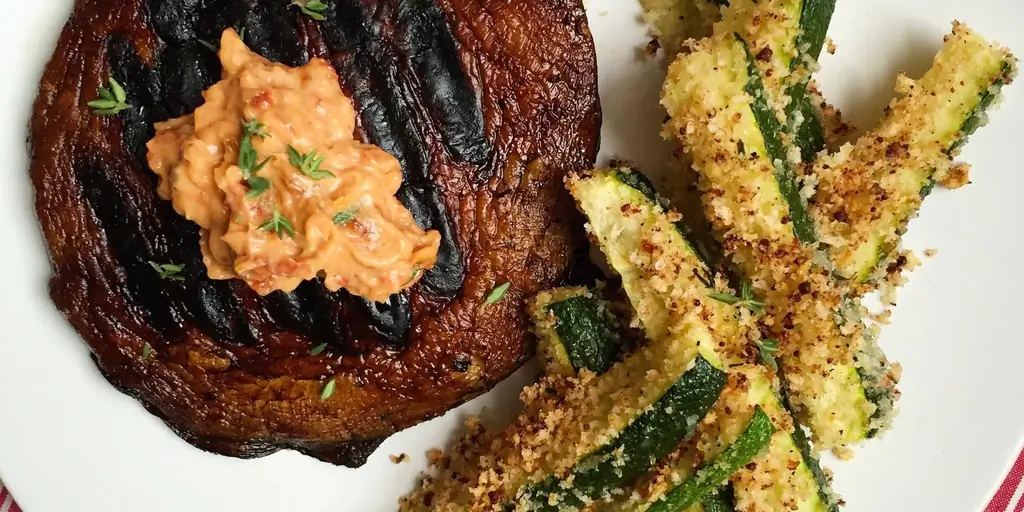 Лучшие стейки портобелло на гриле с вяленым помидором айоли и запеченным картофелем фри Рецепт - Как приготовить стейки портобелло на гриле с вяленым помидором айоли и запеченным к