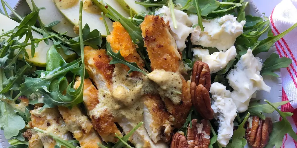 Рецепт куриного салата с горгонзолой и грушей