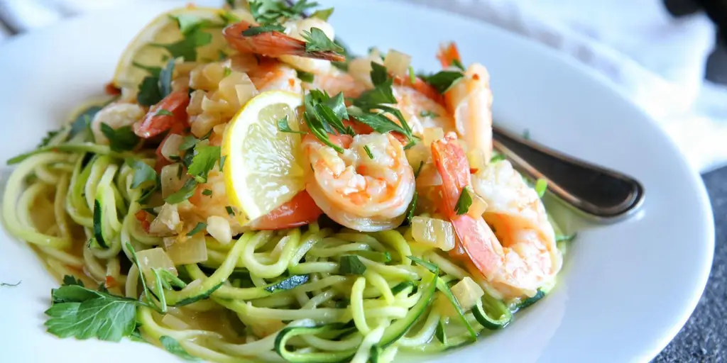 Лучший рецепт Zoodles с креветками и чесночным соусом