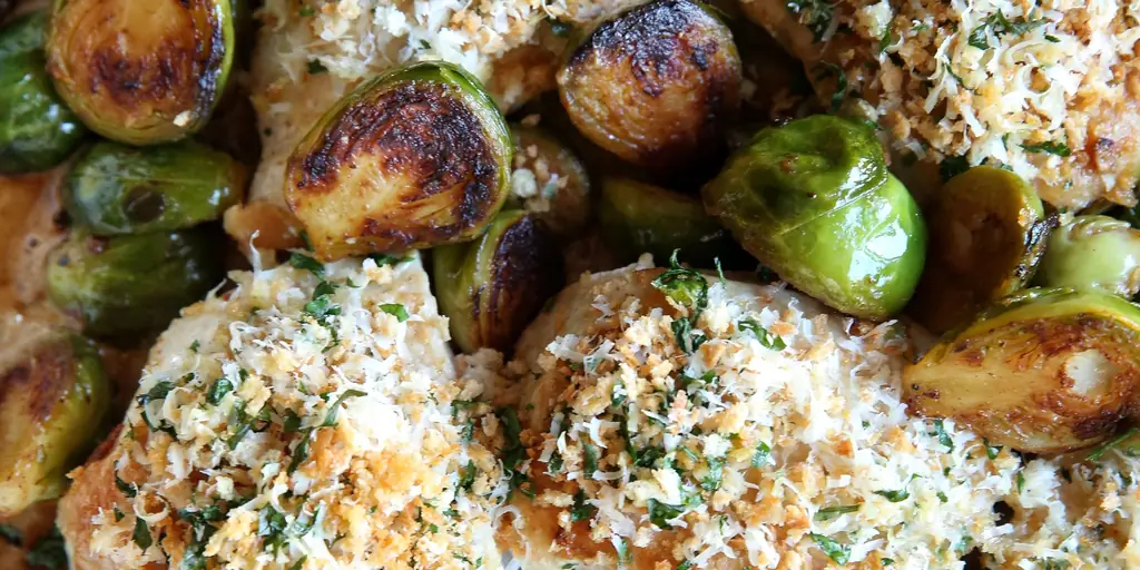 Лучший рецепт курицы с пармезаном и брюссельской капустой с чесноком - Как приготовить курицу с пармезаном и чесноком с брюссельской капустой