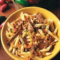 Пенне со стейком из пашины с перцем чили и ананасовой сальсой - Рецепты макарон с говядиной
