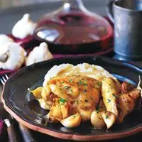 Цыпленок по-деревенски с чесноком - Рецепты винного соуса с курицей и чесноком