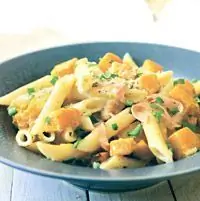 Пенне с жареной мускатной тыквой и ветчиной - Рецепты пасты - Рецепты соуса для пасты маскарпоне