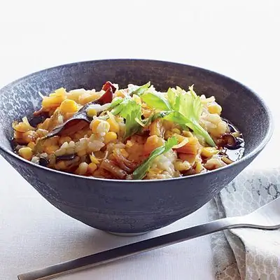 Рецепт каши из риса и сладкой кукурузы с сушеными гребешками