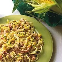 Спагетти со сливочной кукурузой и ветчиной - Рецепты пасты