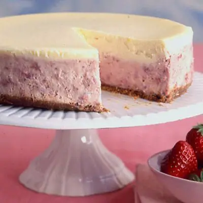 Рецепт чизкейка с клубникой и сливками