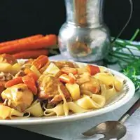 Куриное рагу с сидром и пастернаком - Рецепты тушеной курицы с овощами