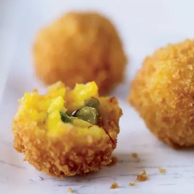Рецепт аранчини с жареными фисташками и сыром