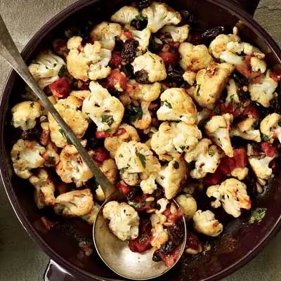 Рецепт запеченной цветной капусты с кедровыми орехами и изюмом