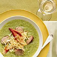 Сытный суп из фенхеля с колбасой и гренками Гауда - Рецепты супа с овощами и колбасой
