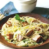 Салат из макарон с обжаренным тунцом и цитрусовой заправкой - Рыбные рецепты - Итальянские рецепты