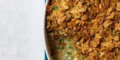 Рецепт запеканки с курицей и кукурузными хлопьями на пахте