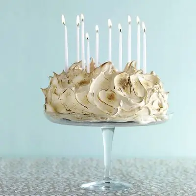 Рецепт Gateau de Bayou от Дэвида Гуаса с поджаренной карамельной меренгой