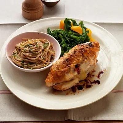 Куриные грудки, фаршированные сыром, помидорами и базиликом Рецепт