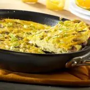 Фриттата с брокколи и чеддером - Campbell's Kitchen