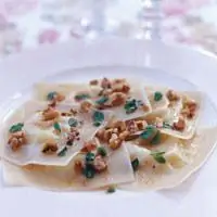 Пекорино Равиоли с грецкими орехами и майораном - Рецепты сырных равиоли - Рецепты орехового соуса