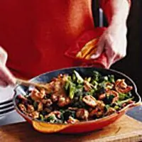 Креветки и брокколи с медово-ореховым карамельным соусом - Рецепты из морепродуктов и овощей