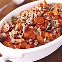 Морковь с колбасой и розмарином - рецепты из овощей