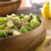 Салат Цезарь с курицей-гриль - Campbell's Kitchen