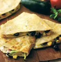 Кесадилья из кабачков, кукурузы, черной фасоли и сыра Джек-сыр - Мексиканские рецепты