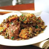 Чечевица с копченой колбасой и морковью - Рецепты с фасолью - Французские рецепты
