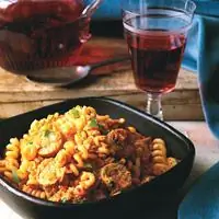 Фузилли с острой куриной колбасой, помидорами и сыром рикотта - Рецепты пасты - Итальянские рецепты