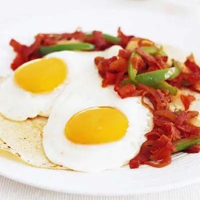 Huevos Rancheros с острой ветчиной Sofrito - Рецепты с яйцами - Мексиканские рецепты