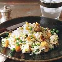 Салат из курицы и риса с кедровыми орешками и лимоном - Рецепты теплых салатов