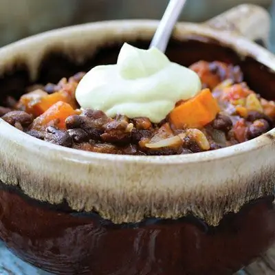 Рецепт Chipotle Chili со сметаной из авокадо