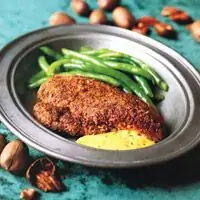 Цыпленок в ореховой корочке с горчичным соусом - Рецепты курицы в ореховой корочке