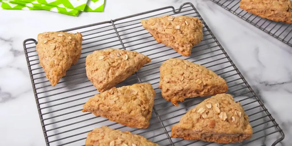 Лучшие овсяные лепешки с корицей и кленовой глазурью Рецепт
