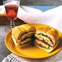 Chicken Pan Bagnat - Рецепты сэндвичей - Французские рецепты