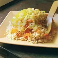 Салат из риса с копченым лососем и огурцом - Рецепты заправки с кунжутом и хреном