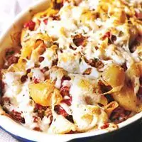 Рецепт запеченных ракушек с песто, моцареллой и мясным соусом