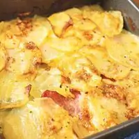 Канадский гратен с беконом, картофелем и мангольдом - Рецепты запеканок