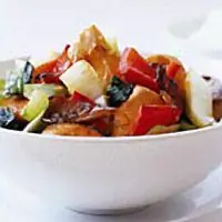 Цыпленок с имбирем и кунжутом, бок чой и грибами - Рецепты с курицей и овощами