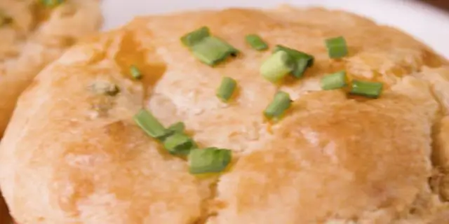 Лучший рецепт печенья с беконом, яйцом и сыром