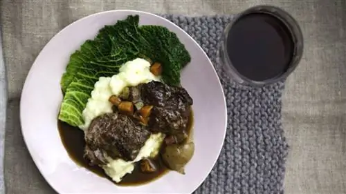 Тушеные говяжьи щечки