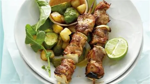 Шашлык из свинины с запеченными овощами