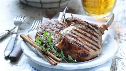 Жареные отбивные в ямайском пивном маринаде