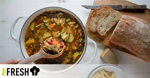 Сытный минестроне с острой колбасой и фасолью